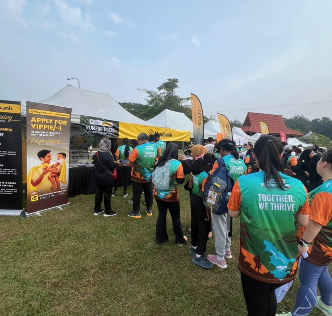 Runners gathered around the Maybank booth